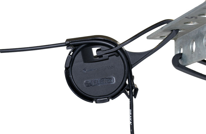 Kotvící svorka závěsná s očkem pro instalaci DROP kulatý kabel 2-6 mm